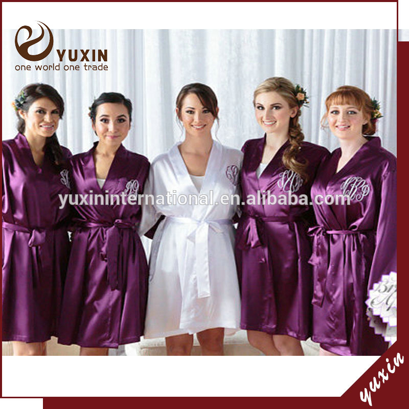 2015新しいカスタマイズされた花嫁のサテンのローブ刺繍rw1-0008サテンのローブ-パジャマ、寝間着問屋・仕入れ・卸・卸売り